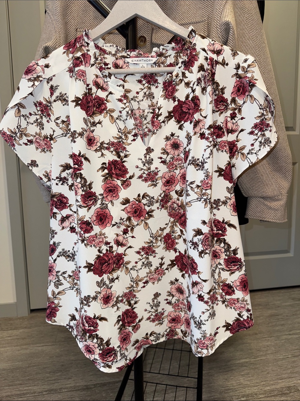 Halogen White Floral V-Neck Short Sleeve Blouse with Rose Print